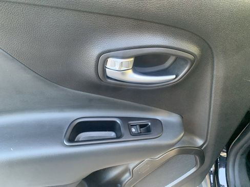 Used 2022 Jeep Renegade Latitude image 21