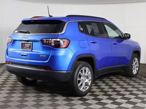 Used 2024 Jeep Compass Latitude image 9