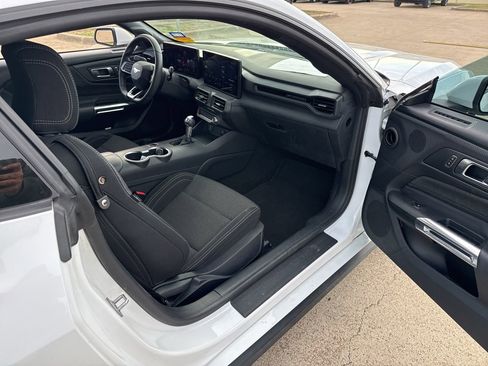 Used 2024 Ford Mustang Coupe image 12