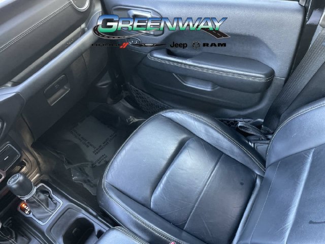 Used 2018 Jeep Wrangler Unlimited Sahara AWD/4WD image 14