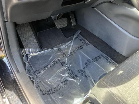 Used 2025 Honda HR-V LX image 18