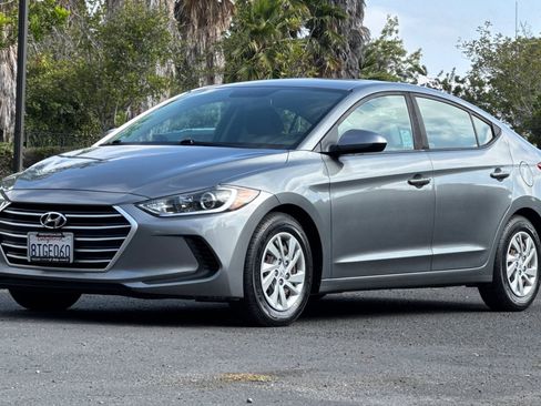 Used 2017 Hyundai Elantra SE image 7