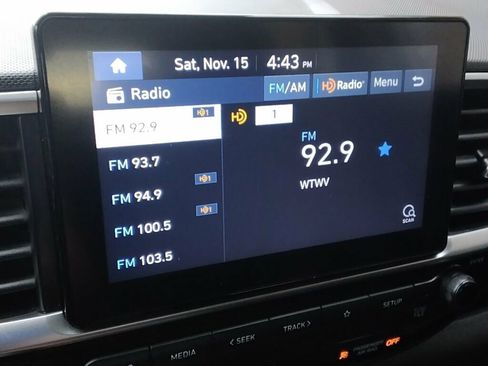 Used 2020 Hyundai Venue SEL image 15