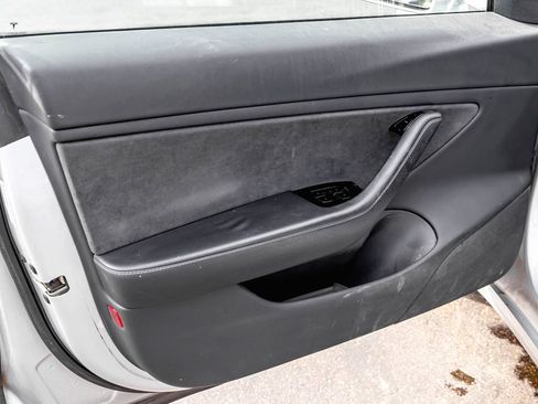 Used 2018 Tesla Model 3 Long Range RWD image 9