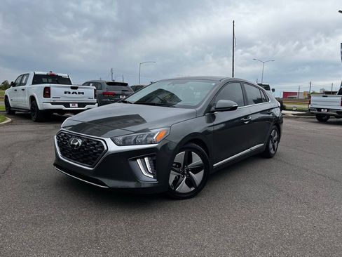 Used 2022 Hyundai Ioniq SEL image 3