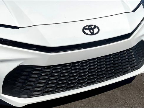 Used 2025 Toyota Camry SE w/ Convenience Package image 32