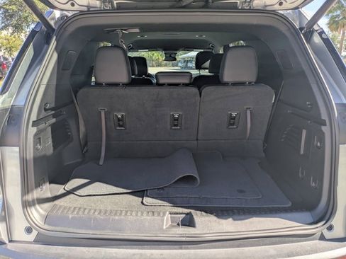 Used 2025 Chevrolet Traverse LT image 11
