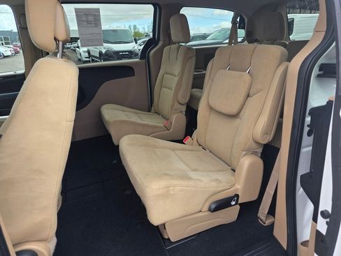 Used 2016 Dodge Grand Caravan SE w/ Quick Order Package 29E SE FWD image 10
