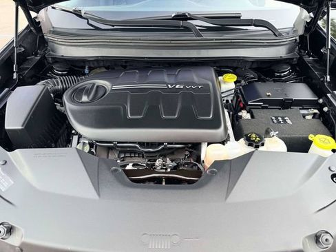 Used 2019 Jeep Cherokee Trailhawk AWD/4WD image 21