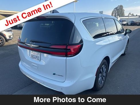 Used 2023 Chrysler Pacifica Limited image 6