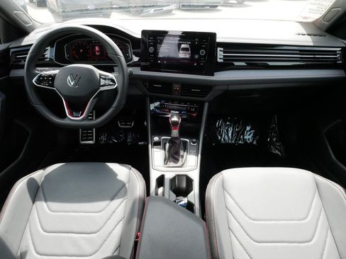Used 2025 Volkswagen Jetta GLI Autobahn FWD image 10
