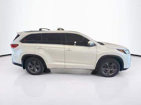 Used 2018 Toyota Highlander Limited Platinum AWD/4WD image 10