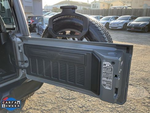 Used 2022 Jeep Wrangler Unlimited Sahara w/ Cold Weather Group image 9