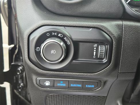 Used 2023 Jeep Wrangler Unlimited Sahara image 31