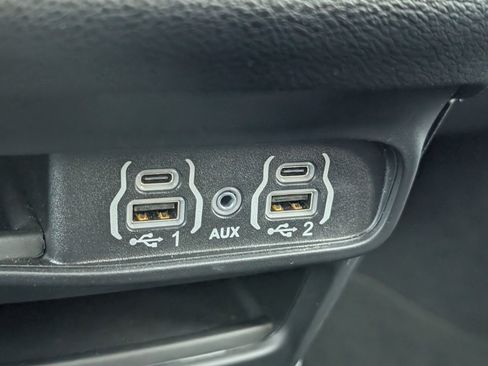 Used 2025 Chrysler Voyager LX image 23