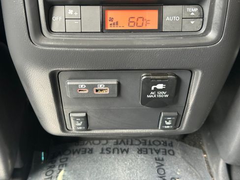 Used 2019 Nissan Pathfinder SL AWD/4WD image 36