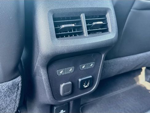 Used 2018 Chevrolet Equinox Premier FWD image 28