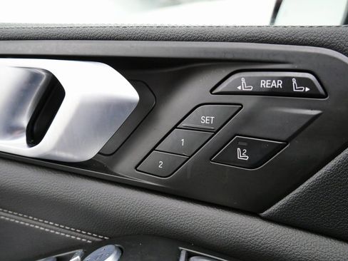 Used 2022 BMW X7 xDrive40i w/ Cold Weather Package image 16