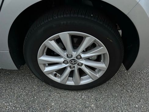 Certified 2025 Toyota Corolla SE w/ SE Package image 9