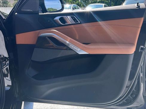 Used 2021 BMW X6 M50i AWD/4WD image 23
