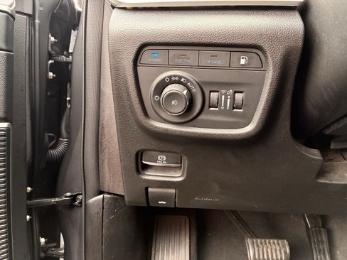 Used 2023 Jeep Grand Cherokee 4WD 4xe image 17