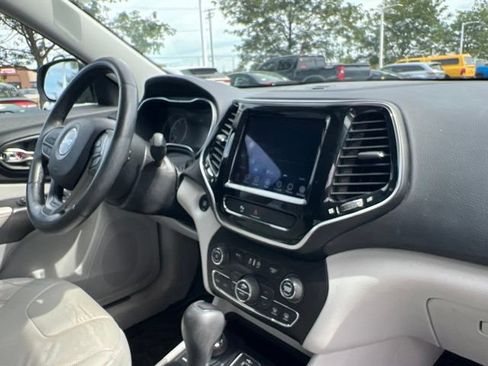 Used 2019 Jeep Cherokee Limited AWD/4WD image 37