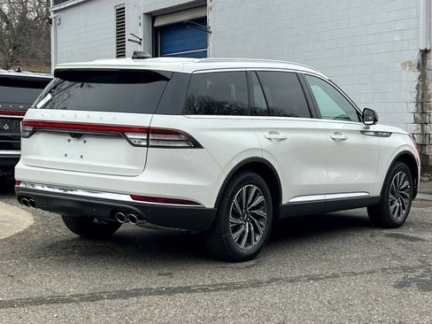 New 2026 Lincoln Aviator AWD image 4