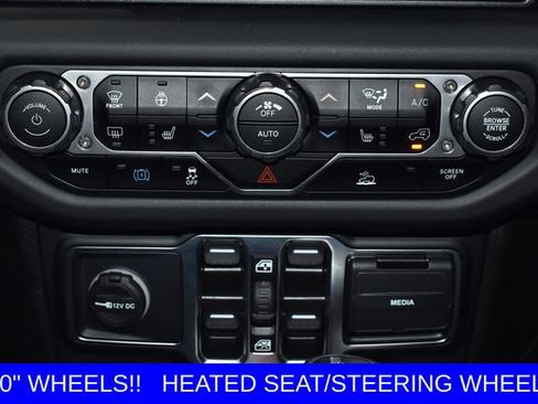 Used 2025 Jeep Wrangler Unlimited Sahara AWD/4WD image 29
