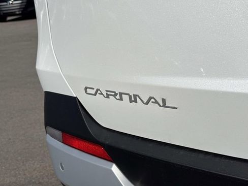 New 2026 Kia Carnival EX image 5