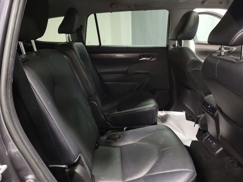 Used 2021 Toyota Highlander Limited AWD/4WD image 23