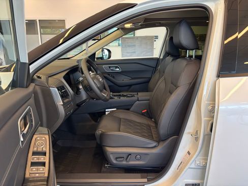 New 2026 Nissan Rogue Platinum w/ Tech Package image 14