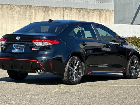 Used 2023 Toyota Corolla SE image 2