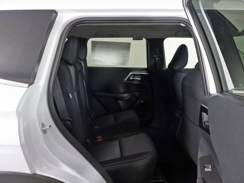 New 2026 Mitsubishi Outlander ES image 31