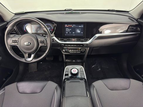 Used 2020 Kia Niro EX image 11