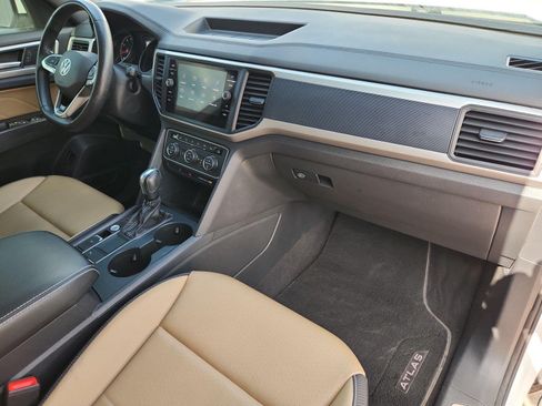 Used 2021 Volkswagen Atlas Cross Sport SE w/ Panoramic Sunroof Package FWD image 28
