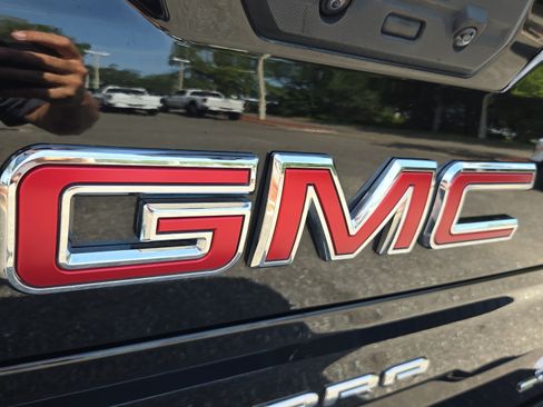 Used 2026 GMC Sierra 1500 SLT AWD/4WD image 30