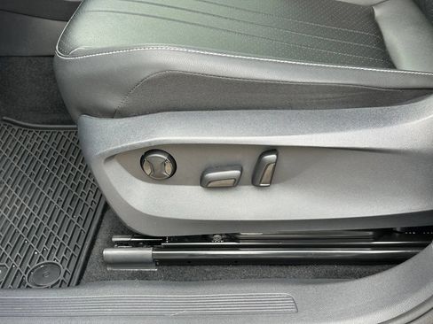 Certified 2023 Volkswagen Tiguan SE w/ Panoramic Sunroof Package FWD image 20