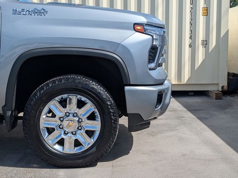 Used 2024 Chevrolet Silverado 2500 High Country w/ High Country Premium Package image 11
