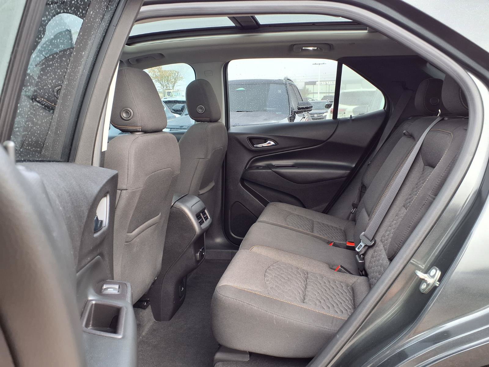 Used 2018 Chevrolet Equinox LT w/ Sun & Infotainment Package FWD image 10