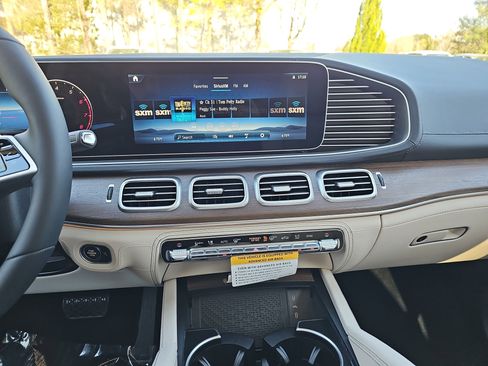 New 2026 Mercedes-Benz GLS 450 4MATIC image 22