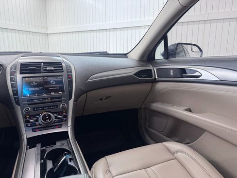 Used 2017 Lincoln MKZ Premiere FWD image 16