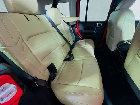 Used 2018 Jeep Wrangler Unlimited Sahara w/ Cold Weather Group image 24