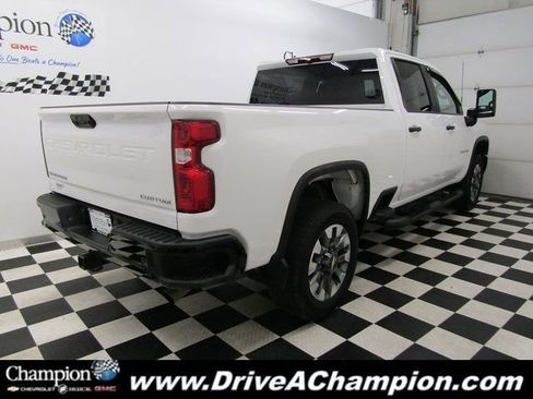 Used 2024 Chevrolet Silverado 2500 Custom w/ Custom Value Package image 11