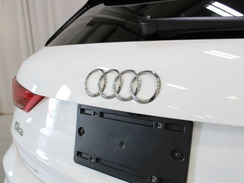 Used 2024 Audi Q3 2.0T Premium w/ Convenience Package AWD/4WD image 32
