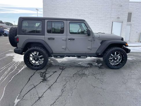 Used 2018 Jeep Wrangler Unlimited Sport S image 11