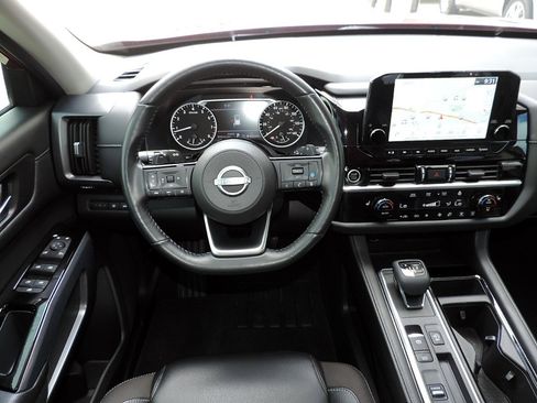 Used 2023 Nissan Pathfinder SL FWD image 15