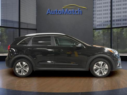 Used 2022 Kia Niro EX Premium w/ Cold Weather Package FWD image 12