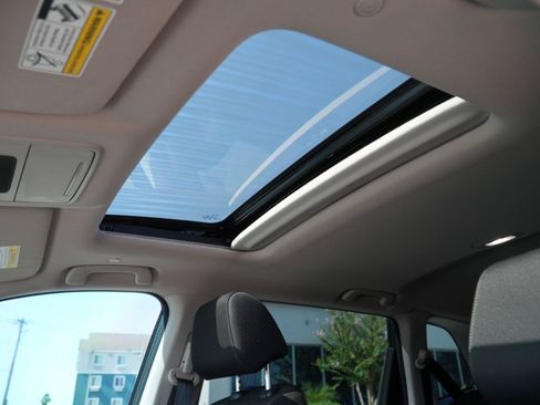Used 2025 Honda CR-V EX image 17