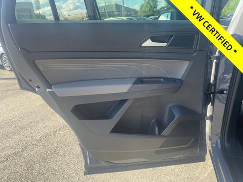 Certified 2021 Volkswagen Atlas Cross Sport SE w/ Panoramic Sunroof Package AWD/4WD image 18