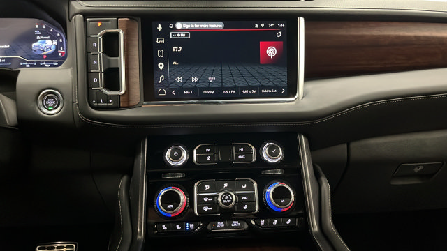 Used 2024 GMC Yukon XL Denali Ultimate AWD/4WD image 13